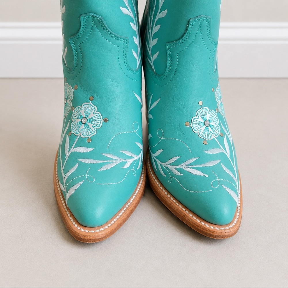 ARIAT Romance Western Boot in Natural Turquoise - Picture 7 of 12